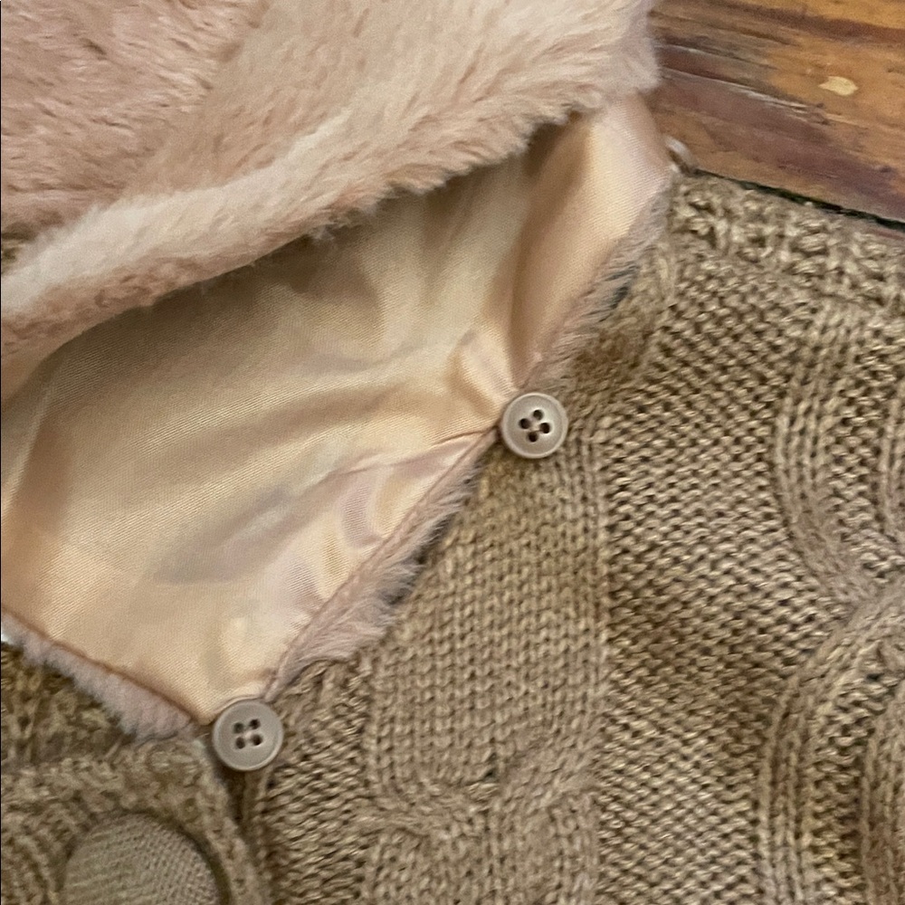 Crop Cable Knit Cardigan with Detachable Faux Fur Collar - Picture 7 of 9